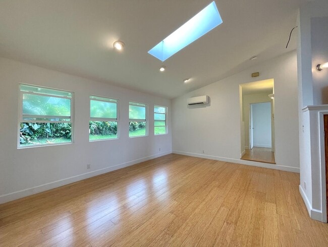 Photo - Ahuimanu - Kaneohe - 4 bedrooms, 2.5 bathrooms