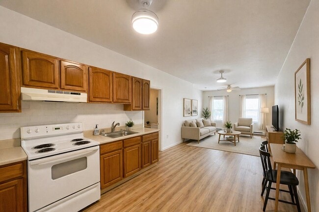 Building Photo - 466 Broadway Unit 2