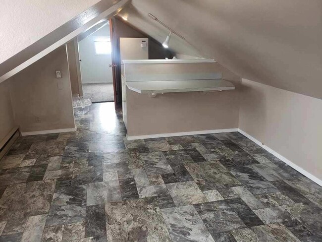 Building Photo - 638 Miles Ave Unit 3