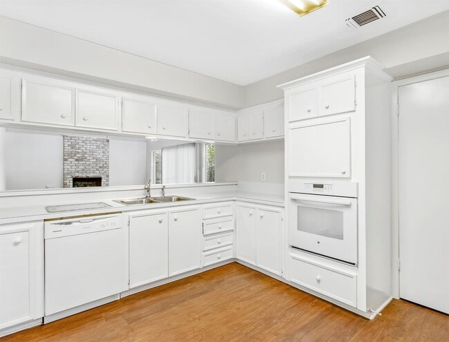 Photo - 6514 Winkleman Rd