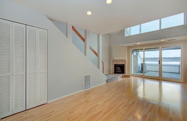 Photo - Bright Loft Condo with Stunning Columbia River Views