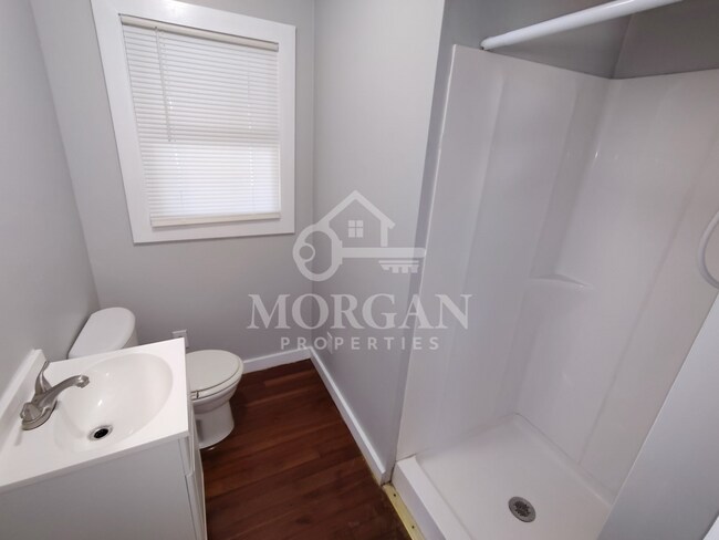 Photo - 220 W 38th St