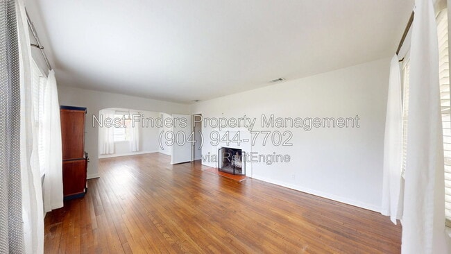 1230 Lechlade St