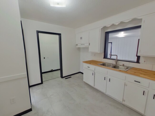 Photo - 1842 N Chautauqua St