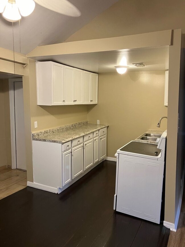 Photo - 3 bed 1 bath single family home