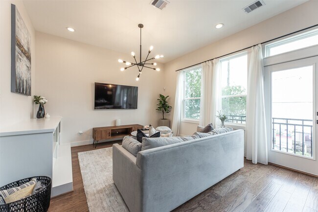 Photo - 605 Middle St