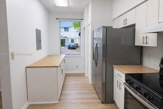 Photo - 835 NE 212th Terrace