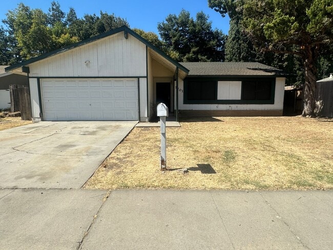 Building Photo - 1701 Ortega Dr