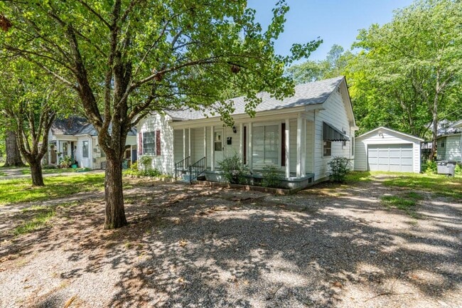 102 Chitwood St