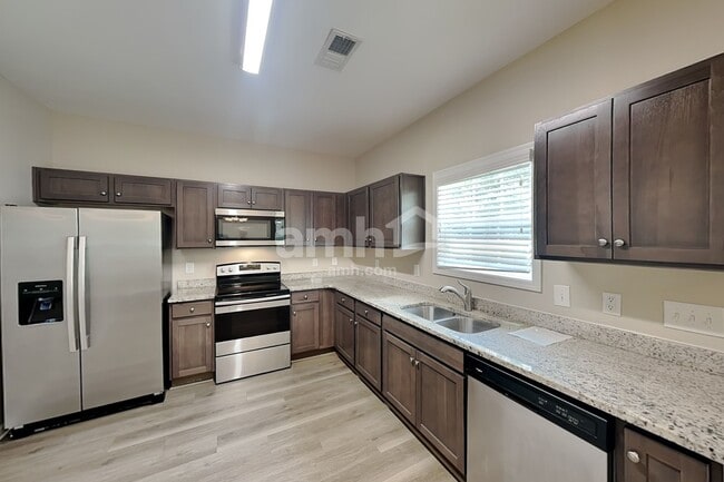 Photo - 913 Beverly Ct