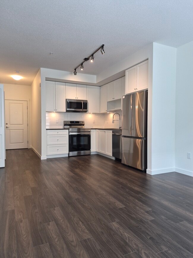 Building Photo - 15735 85 Av Unit 310