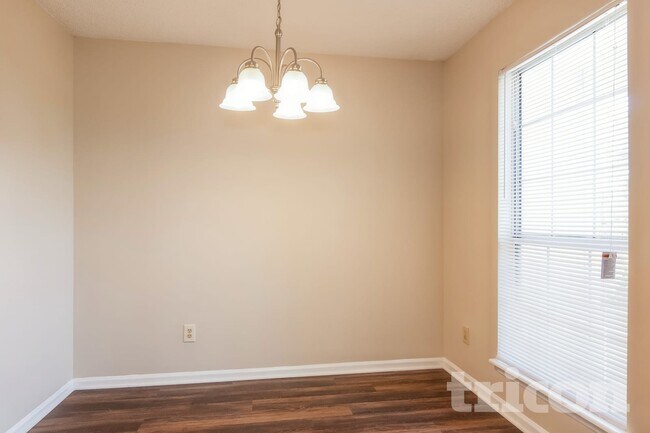 Photo - 108 Quinton Ln