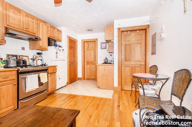 Photo - 61 Anderson St Unit 4