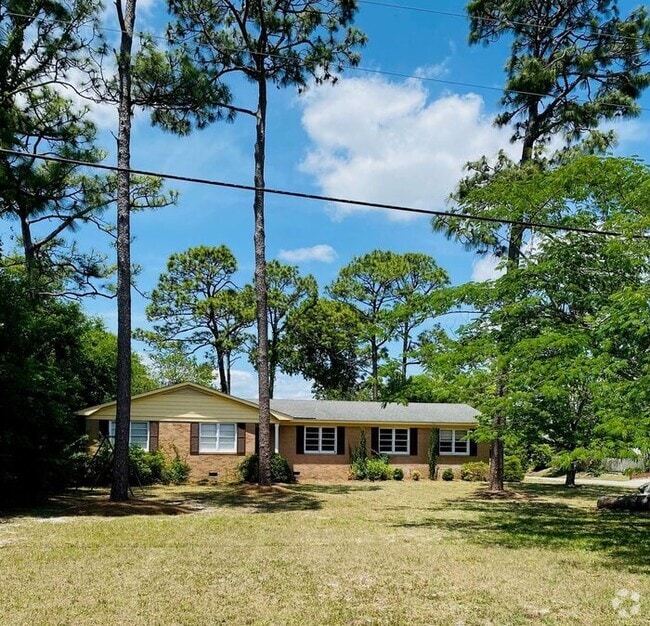 Building Photo - One level brick home close to Mayfair, UNC...
