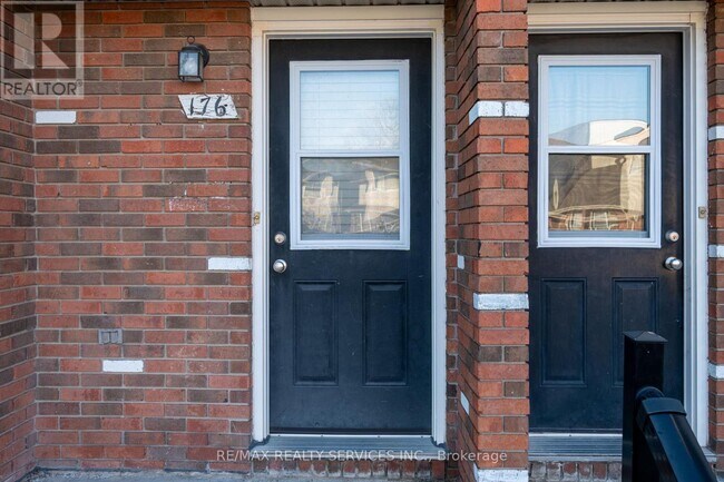 Photo - 100 Brownleigh Ave