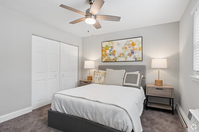 1BR, 1BA - 733SF - Bedroom