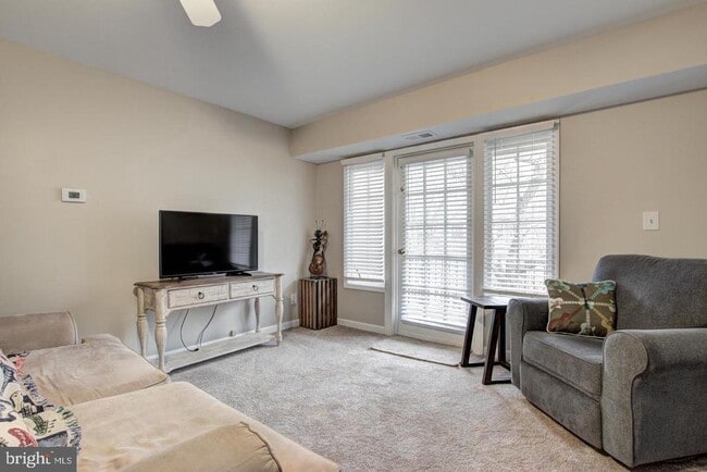 Building Photo - 8354 Dunham Ct Unit 655