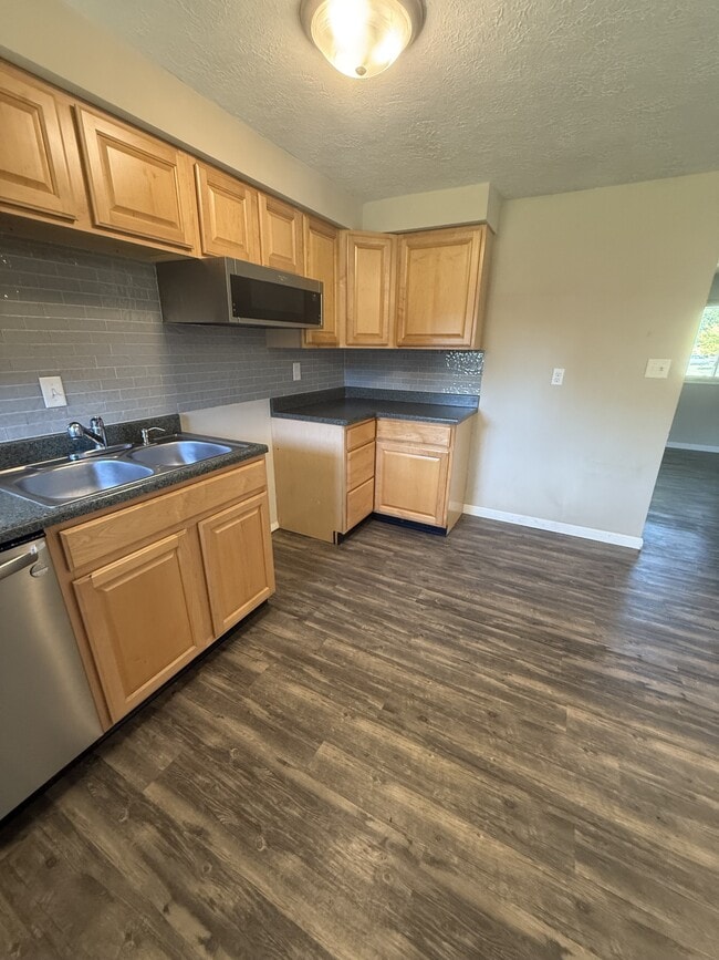 Photo - 6185 Farmborough Dr