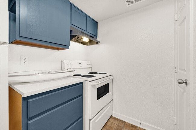 Photo - 8100 Creekbend Dr Unit 162