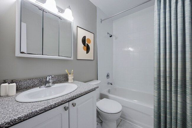Photo - 100 Spadina Road