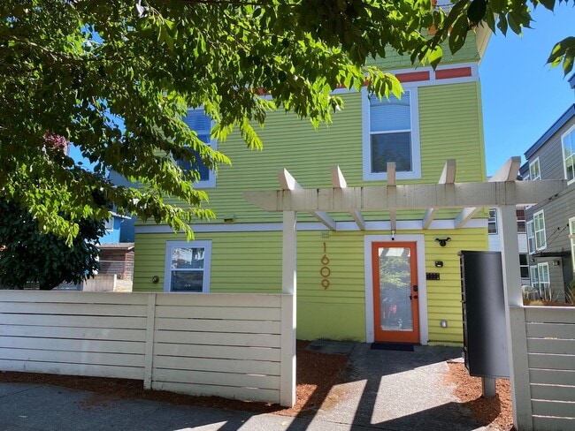 Photo - 1609 E Columbia St Unit #4