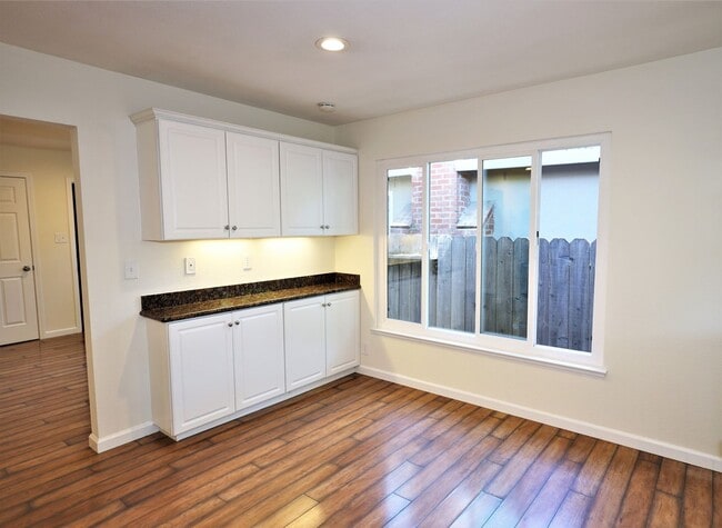 Photo - 1126 King St