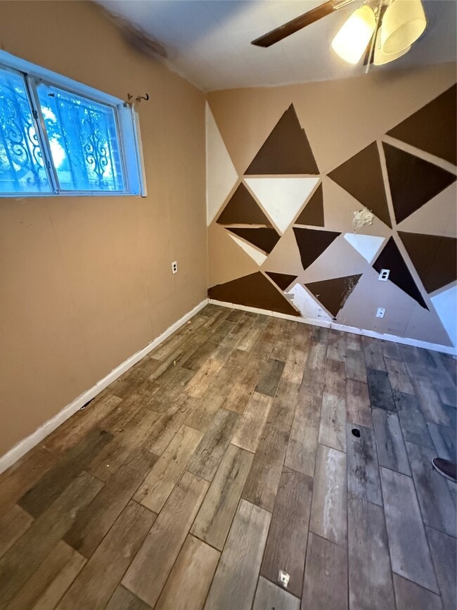 Photo - 860 Bingman Dr