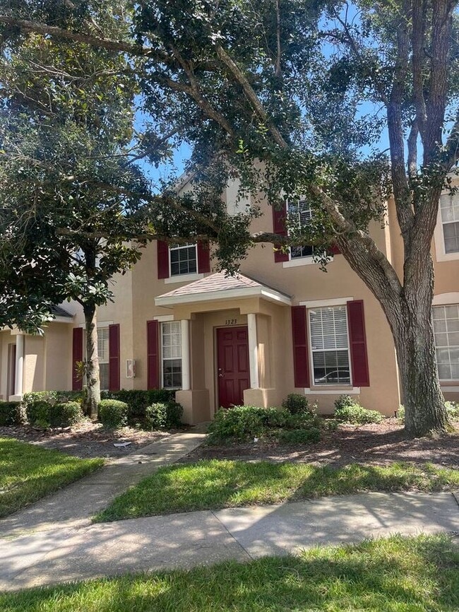 Building Photo - Fully Remodeled 3-Bed, 2.5-Bath Townhouse