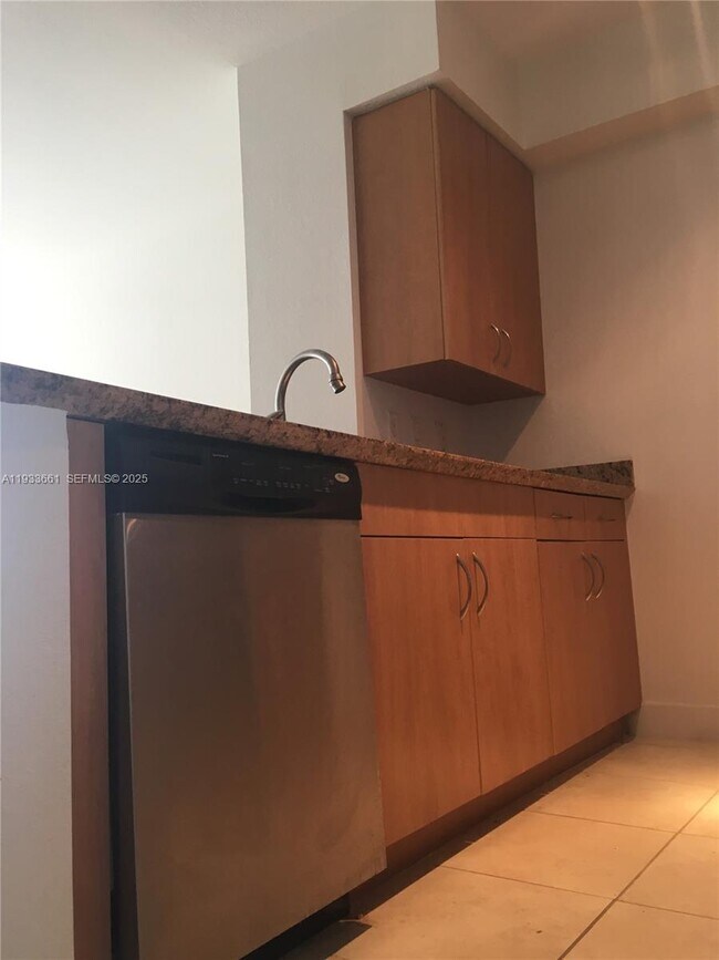 Photo - 1830 Radius Dr Unidad 618