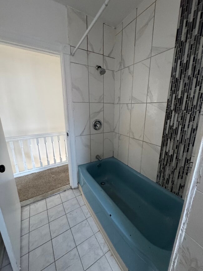 Photo - 5524 Locust St