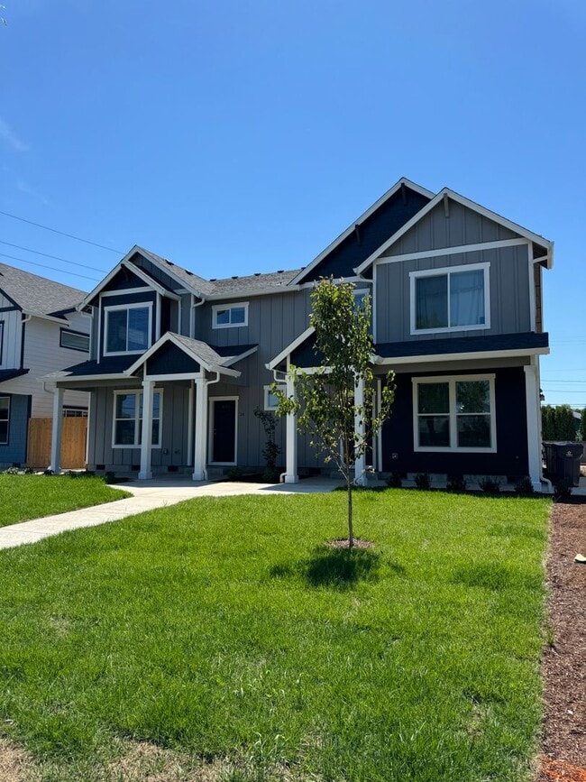 Building Photo - New 4 Bed / 2.5 Bath Duplex! Rental