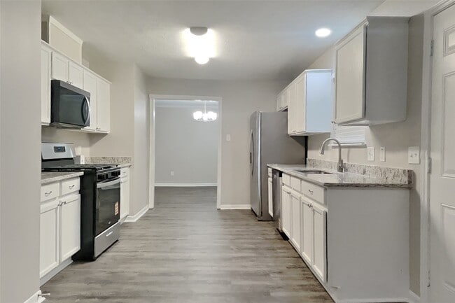 Photo - 407 Douglas Fir Dr