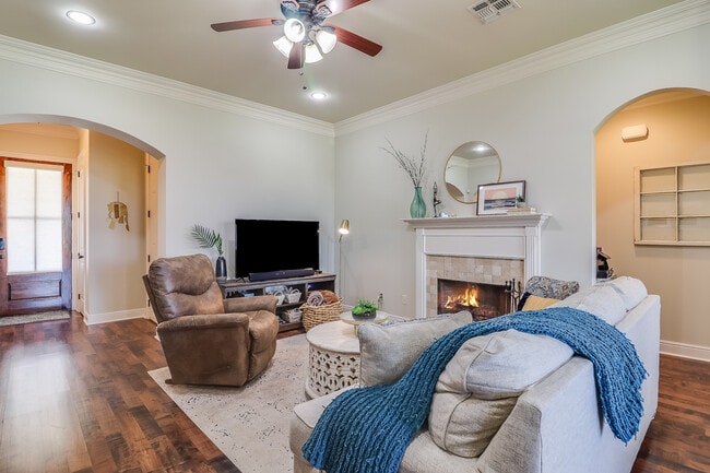 Photo - 222 Crenshaw Dr