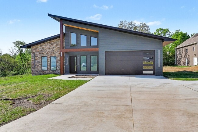 Photo - Rent: 2 bed unit