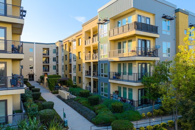 Building Photo - Reveal