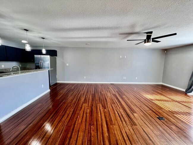 Photo - Tri-Level Condo – Pets Welcome, Washer & D...
