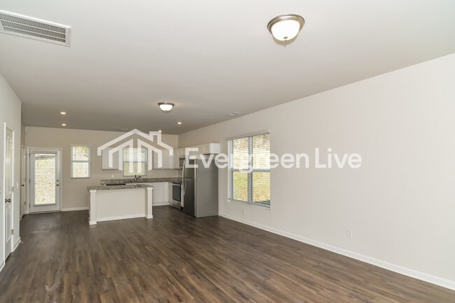 Photo - 955 Hamilton Cross Dr