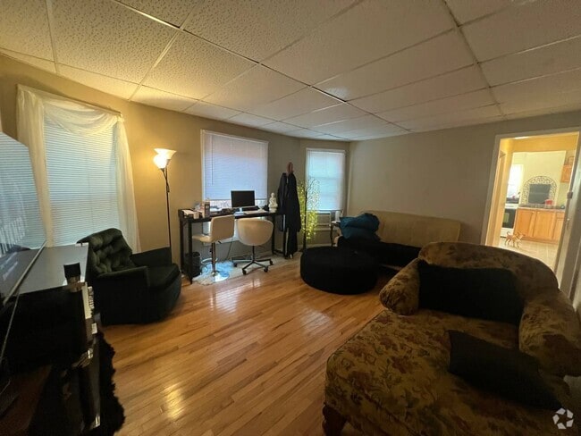 Building Photo - 844 E Gorham St Unit 1 Rental