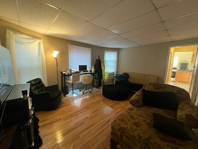 Building Photo - 844 E Gorham St Unit 1 Rental