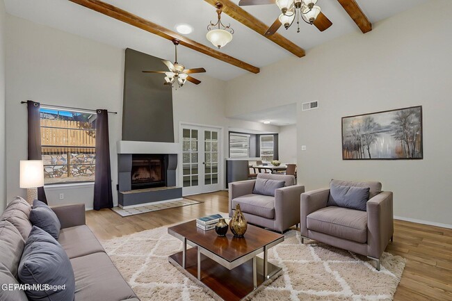 Photo - 604 La Chapa Ave