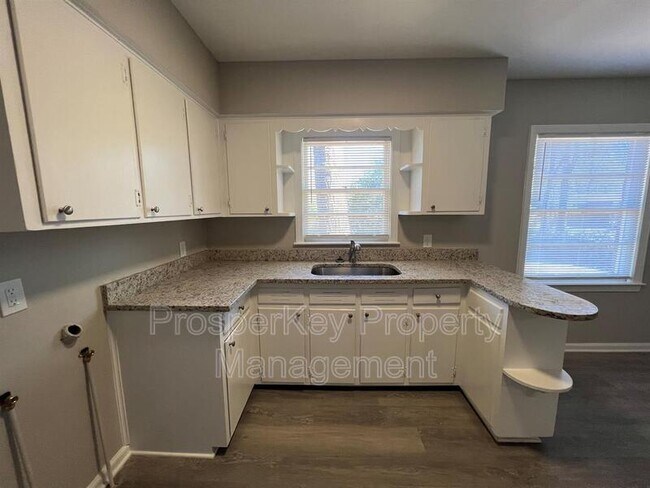 Photo - 800 Goodson Dr