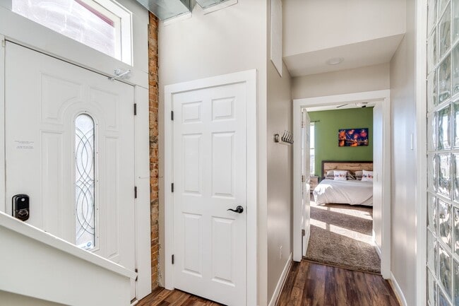 Building Photo - Urban Luxury with Stunning City Views – 2BR/2BA in Over-the-Rhine Unit B