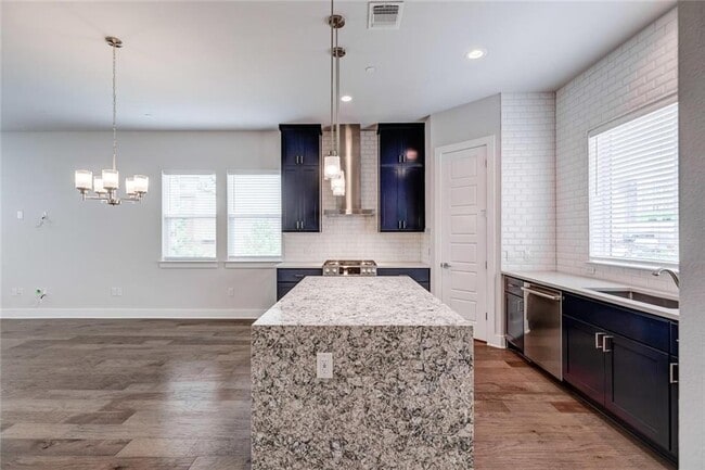 Photo - 4600 Freedom Dr
