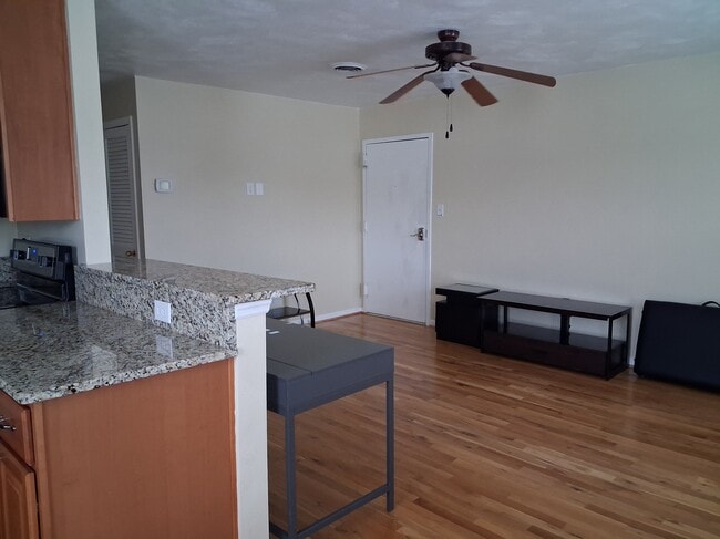 401 Erle Cres Unit Lake Holly