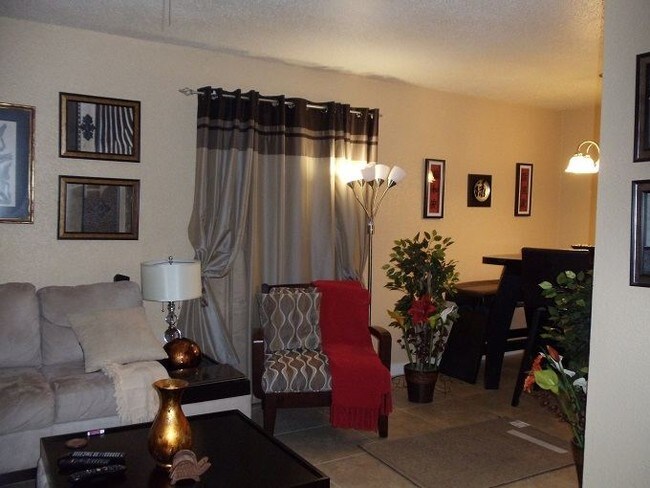 Photo - 2 br, 1 bath 4plex - 1502 Oakdale Cir 1502...