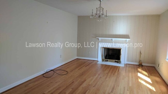 Photo - Conveniently Located, Spacious Salem Home