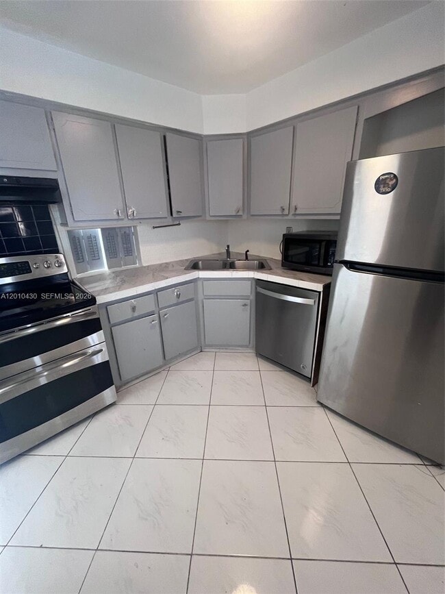 Building Photo - 1540 NE 191st St Unit 321