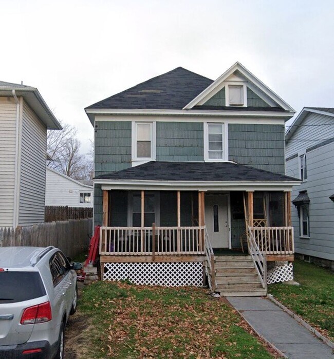 3 Bedroom | 1 Bathroom | $1,600 - 3 Bedroom | 1 Bathroom | $1,600 Casa