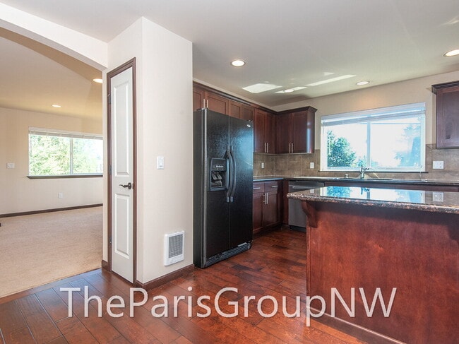 Photo - Spectacular Serene Lake 2012 TH – Great Location!