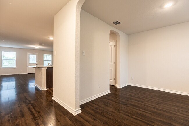 Photo - 2918 Lindenwood Run